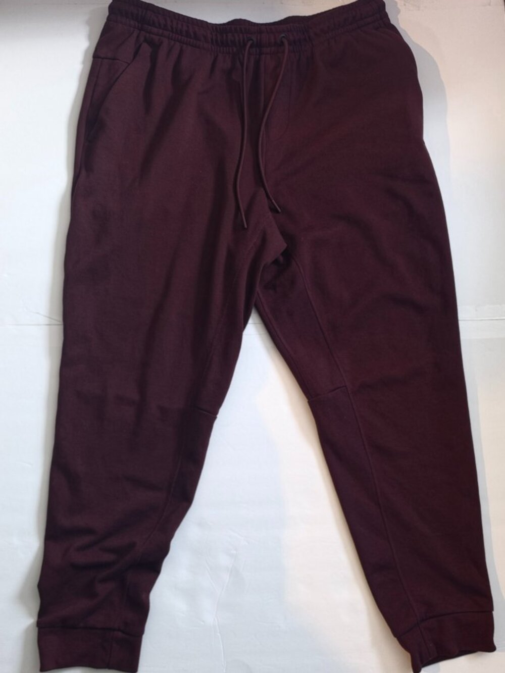 Nike Dri-FIT Men’s Burgundy Fleece Jogger Sweatpants Size Large Zipper Pockets